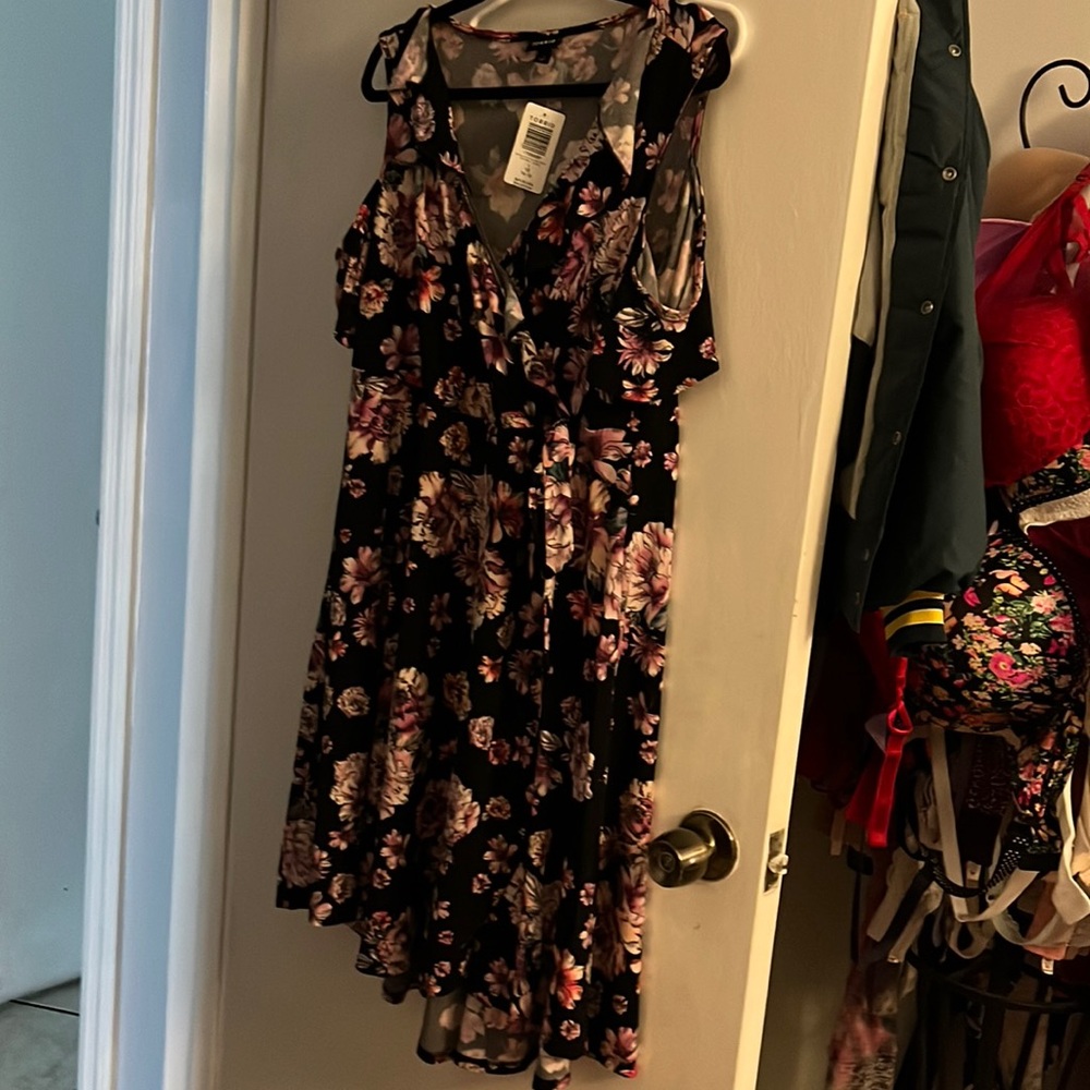 Nwt Torrid purple floral cold shoulder dress